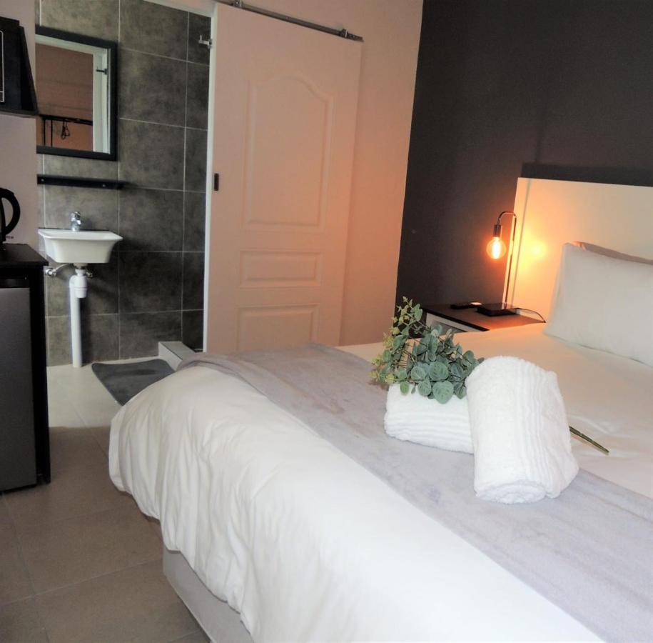 The Lantern Guesthouse Bloemfontein Ngoại thất bức ảnh